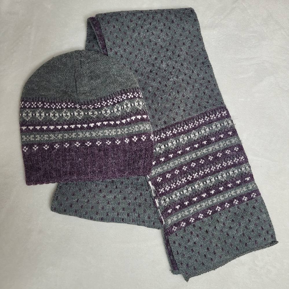 Scarf and hat set
